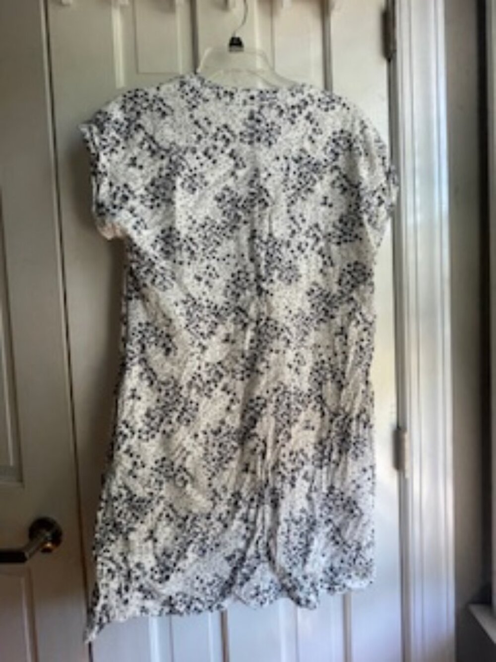 GAP White/Navy, floral dress, hits at the knee - Picture 2 of 4